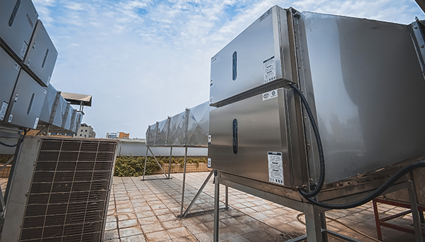 靜電油煙凈化器特點(diǎn),靜電式油煙凈化器工作原理